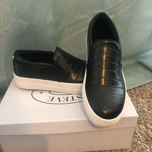 NEW STEVE MADDEN GILLS SNEAKERS 8